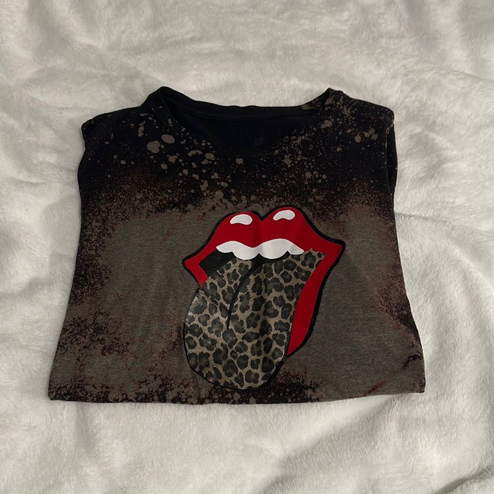 Graphic tee
